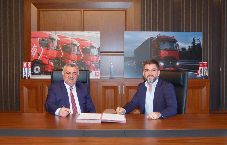 Buyruk_Otomotiv__Hasan_Buyruk__Renault_Trucks_Turkiye__Sebastien_Delepine