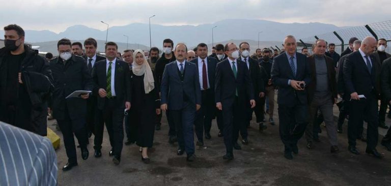 Ticaret Bakanı Mehmet Muş, Habur Sınır Kapısı’nda incelemelerde bulundu