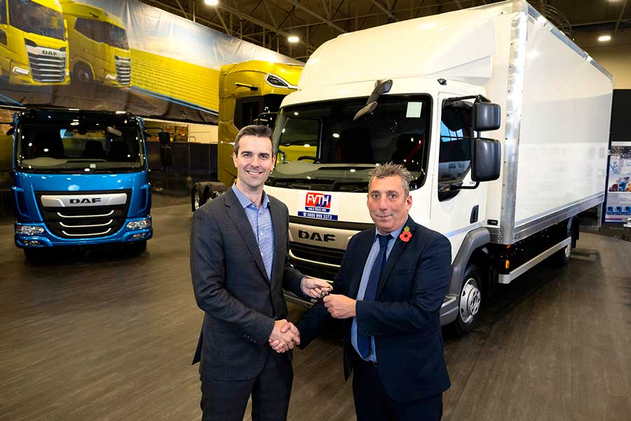 First-DAF-LF-with-new-PACCAR-driveline-delivered-01