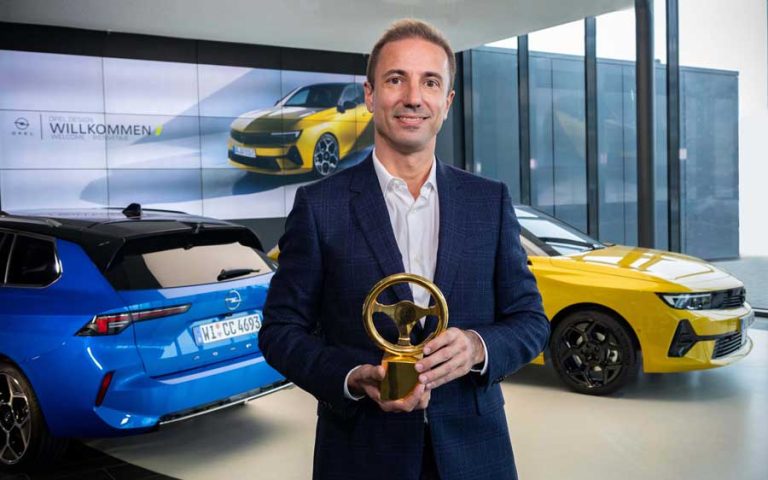 Opel-CEO-Florian-Huettl-ve-Yeni-Opel-Astra