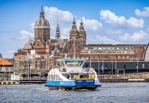 PACCAR-engines-for-Amsterdam-public-transport-ferry