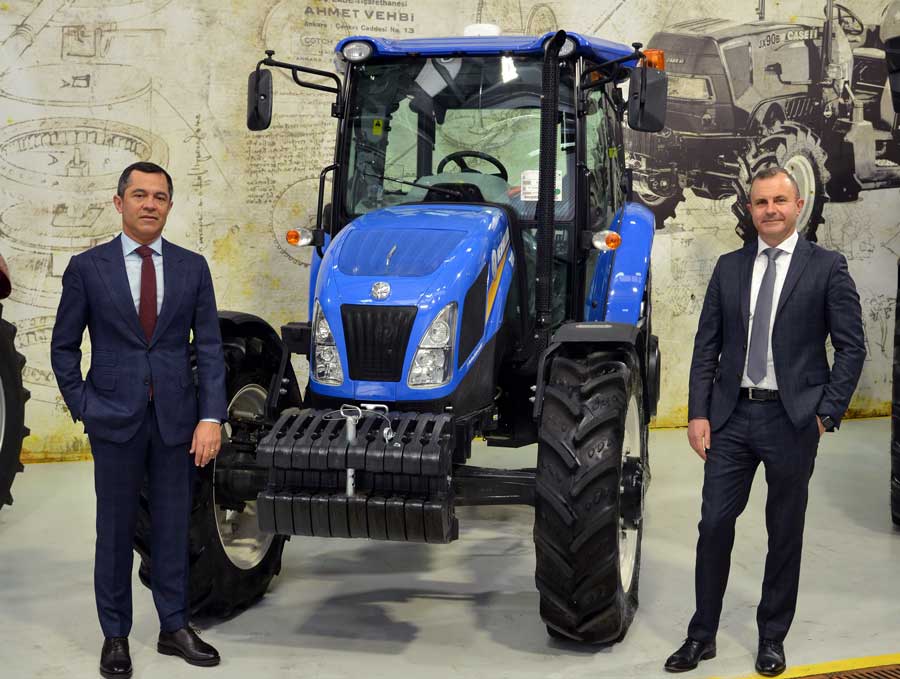 TurkTraktor_Sirket_Lideri_Aykut_Ozuner_ve_TurkTraktor_Mali___isler_Genel_Mdr_Yard__Federico_Pamfili
