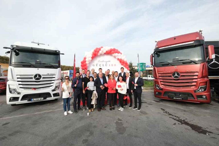 Mercedes-Benz Türk’ün Sağlık Bakım Tırı