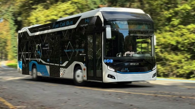 Otokar, hidrojenle çalışan otobüsü ile otonom otobüsünü tanıttı