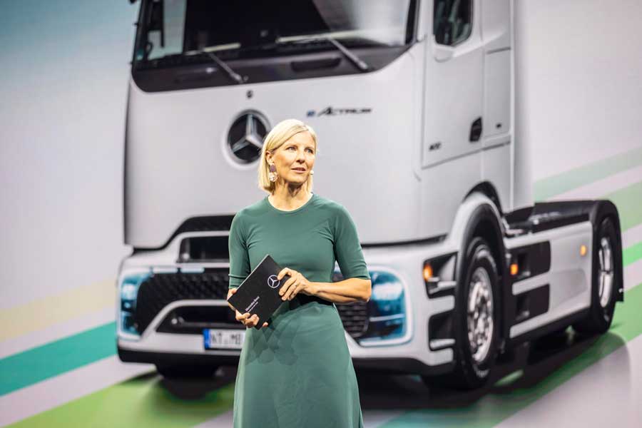 Mercedes-Benz Trucks CEO'su ve Daimler Truck Holding AG Yönetim Kurulu Üyesi Karin Rådström