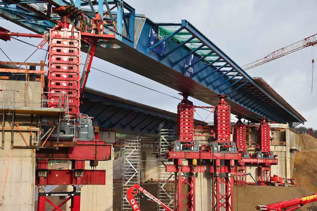 Mammoet Mega Jack 800 system