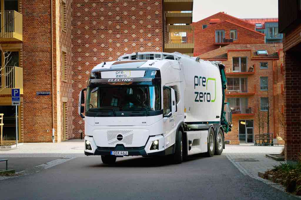 Volvo, atık yönetimi şirketi PreZero’ya 35 elektrikli kamyon sattı