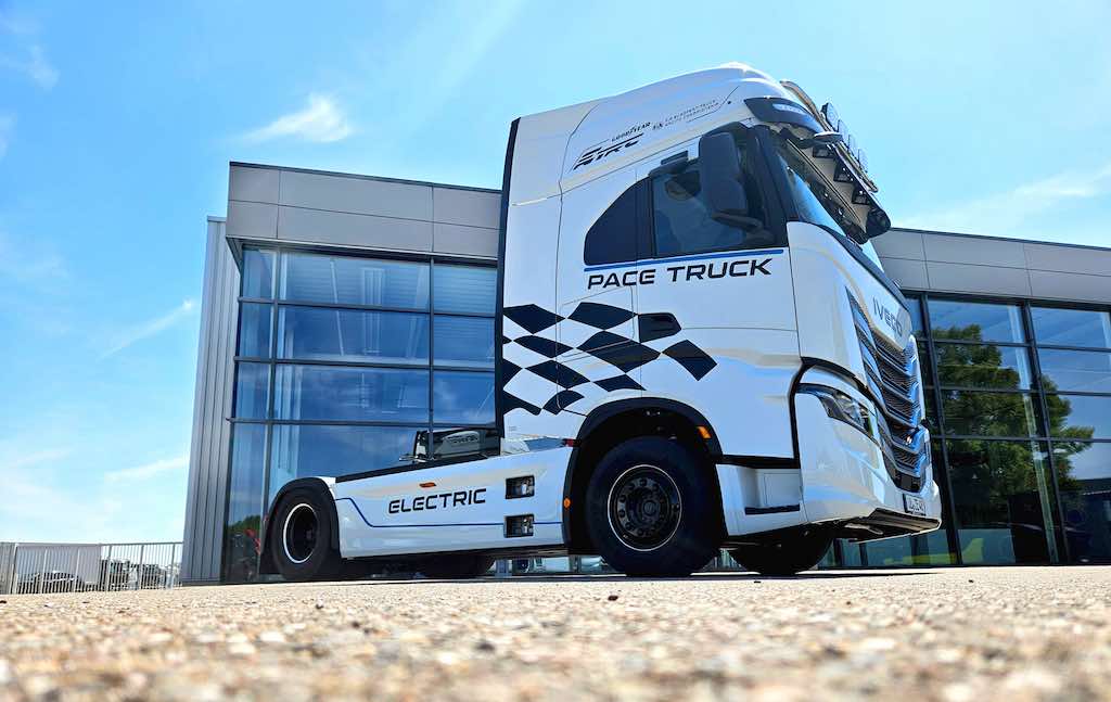 IVECO S-eWay resmi ETRC elektrikli güvenlik kamyonu