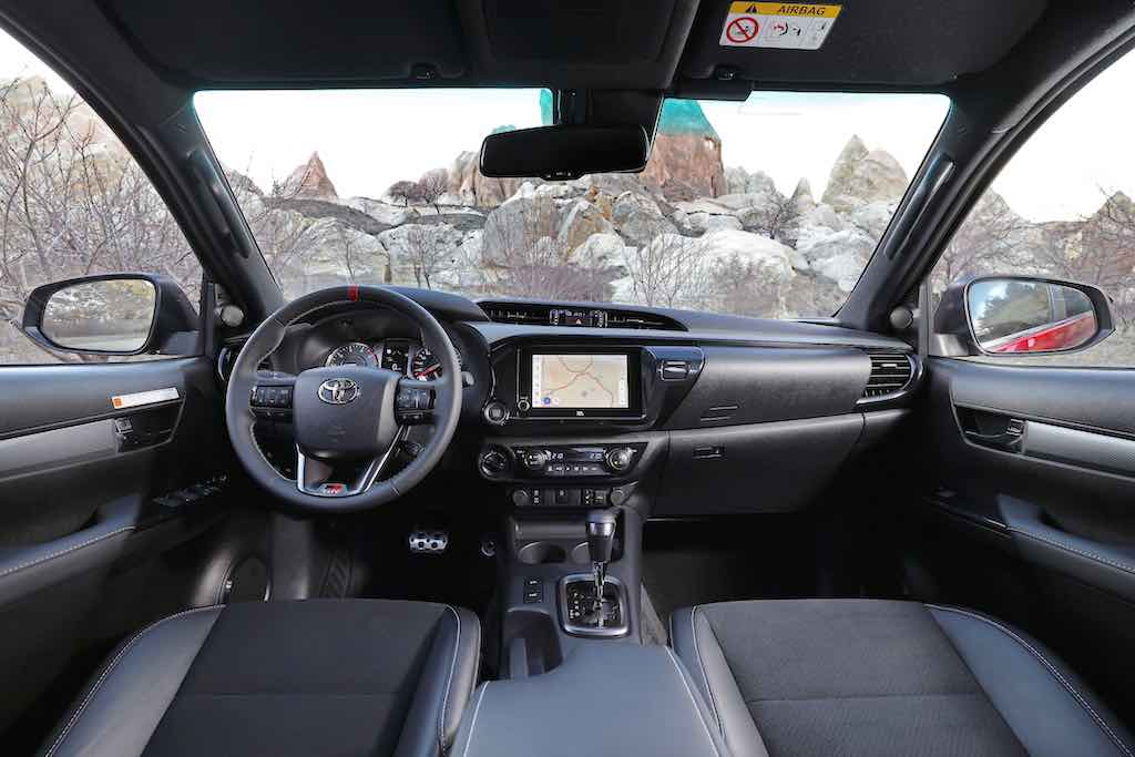 Toyota Hilux GR SPORT