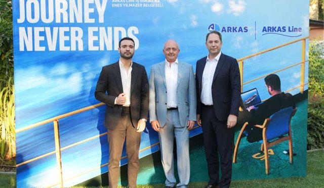 Enes Yılmazer, Arkas Holding Yönetim Kurulu Başkan Yardımcısı Bernard Arkas ve Arkas Holding CIO’su ve Arkas Spor Kulübü Yelken Şubesinden Sorumlu Yönetim Kurulu Üyesi Mert Oruz
