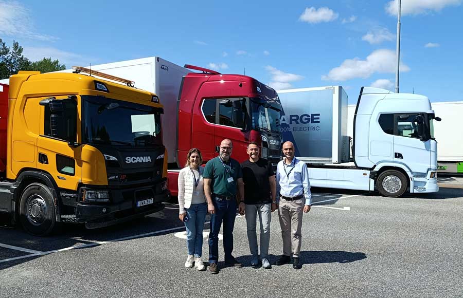 Doğuş Otomotiv Scania Pazarlama Müdür Yardımcısı Özge Akyıldız Yakan, Doğuş Otomotiv Scania Satış Sonrası Hizmetler Müdürü Onur Yereşer Doğuş Otomotiv Scania Genel Müdür Tolga Senyücel ve Doğuş Otomotiv Scania Pazarlama Müdürü Ömer Madazlıoğlu