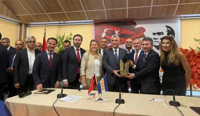 OSS Derneği, Otomotiv İstişare Toplantısı’nda Ticaret Bakanı Ömer Bolat ile bir araya geldi