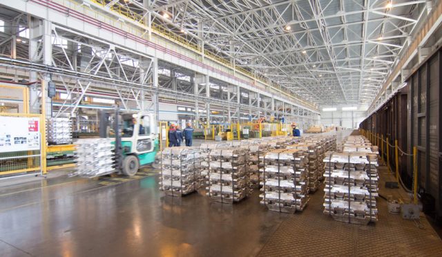 RUSAL üretimde karbon yerine oksijen salımı sağlayan inert anot teknolojisini kullanarak yüksek saflıkta alüminyum üretecek
